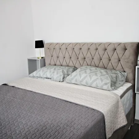 Mell's - Yellow Apartament Pula