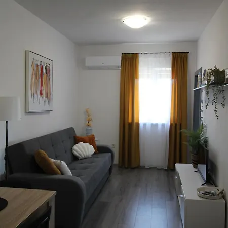 Mell's - Yellow Apartament Pula